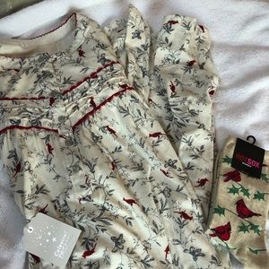 New With Tags Cardinal Nightgown and Socks